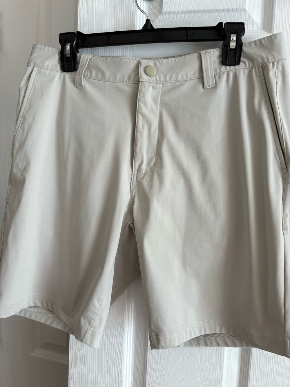 RHONE Men's Light Beige Flat-Front Performance Shorts- like new!